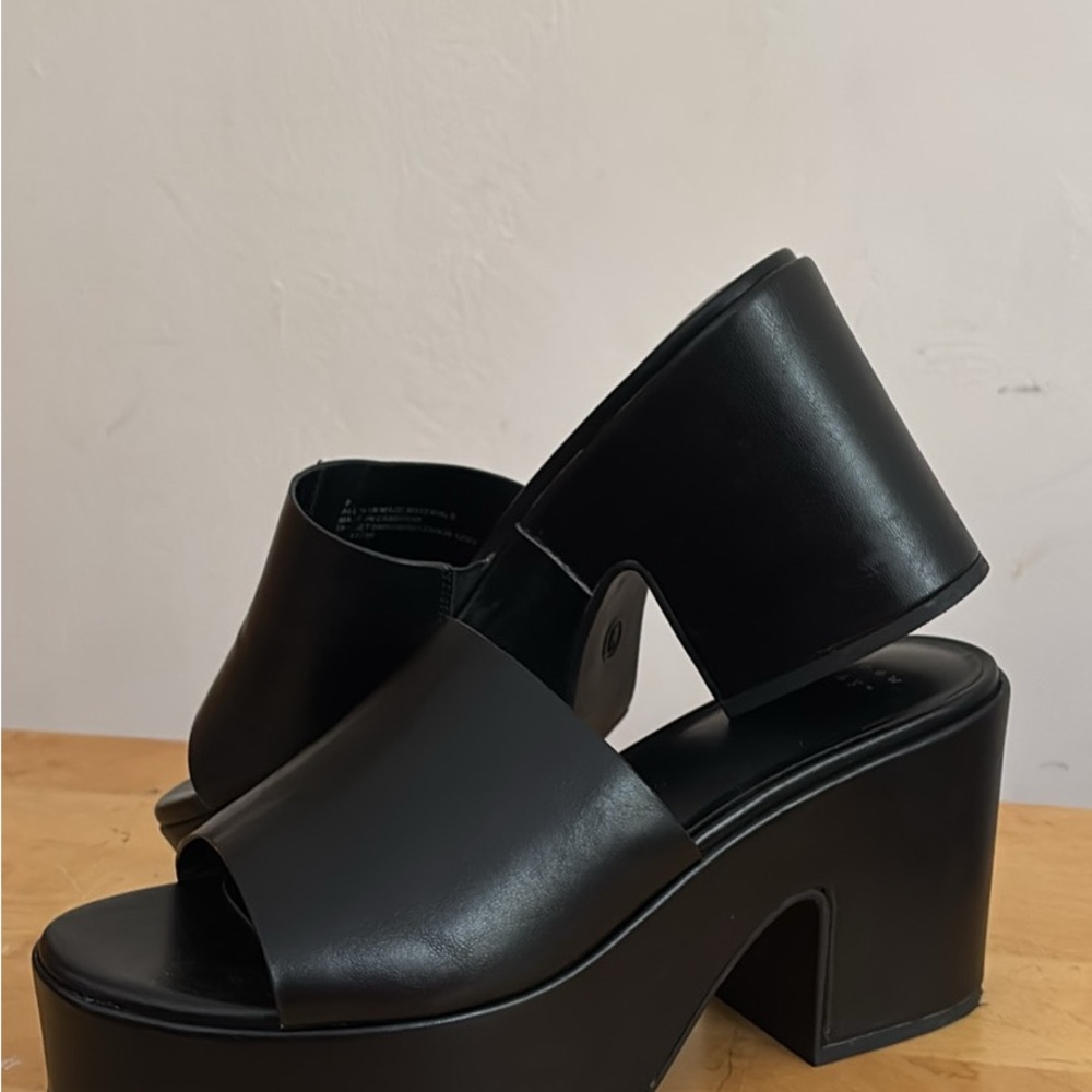 Women's Black Platform Sandals